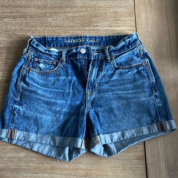 American Eagle cuffed jean short size 0 medium washed - Picture 1 of 3